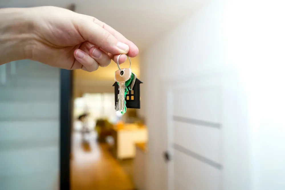 Entrega de llaves de una vivienda